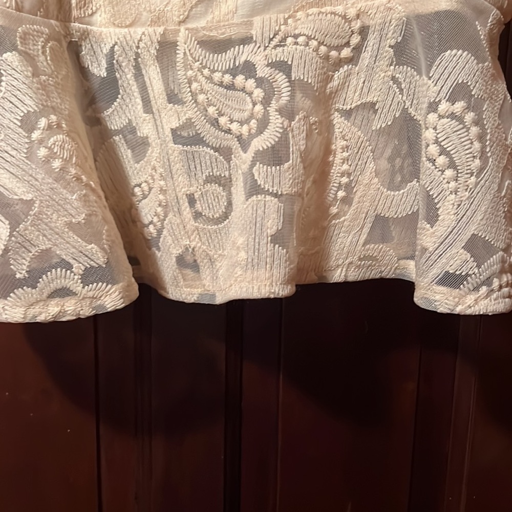 Peach NWOT Lace crop to size M. - Picture 4 of 6